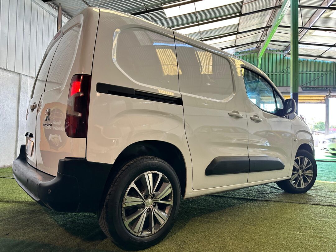 PEUGEOT PARTNER 1.6T DIESEL 2021 ÚNICA! - Imagen 5