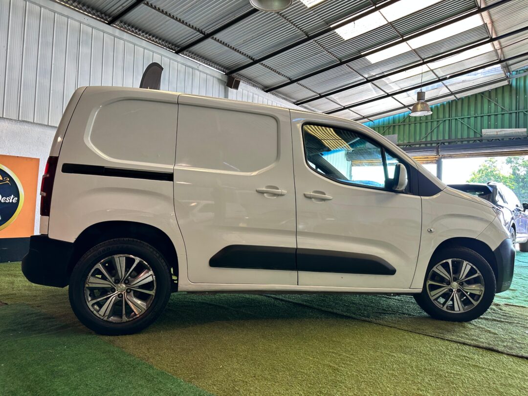 PEUGEOT PARTNER 1.6T DIESEL 2021 ÚNICA! - Imagen 7