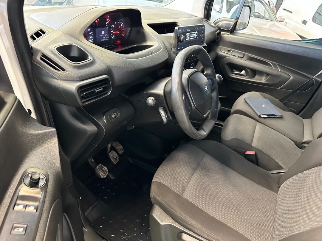 PEUGEOT PARTNER 1.6T DIESEL 2021 ÚNICA! - Imagen 12