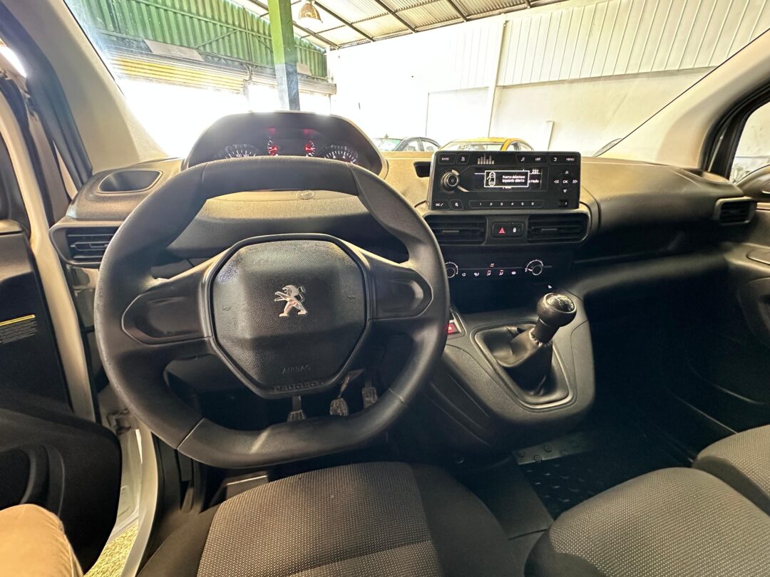 PEUGEOT PARTNER 1.6T DIESEL 2021 ÚNICA! - Imagen 9