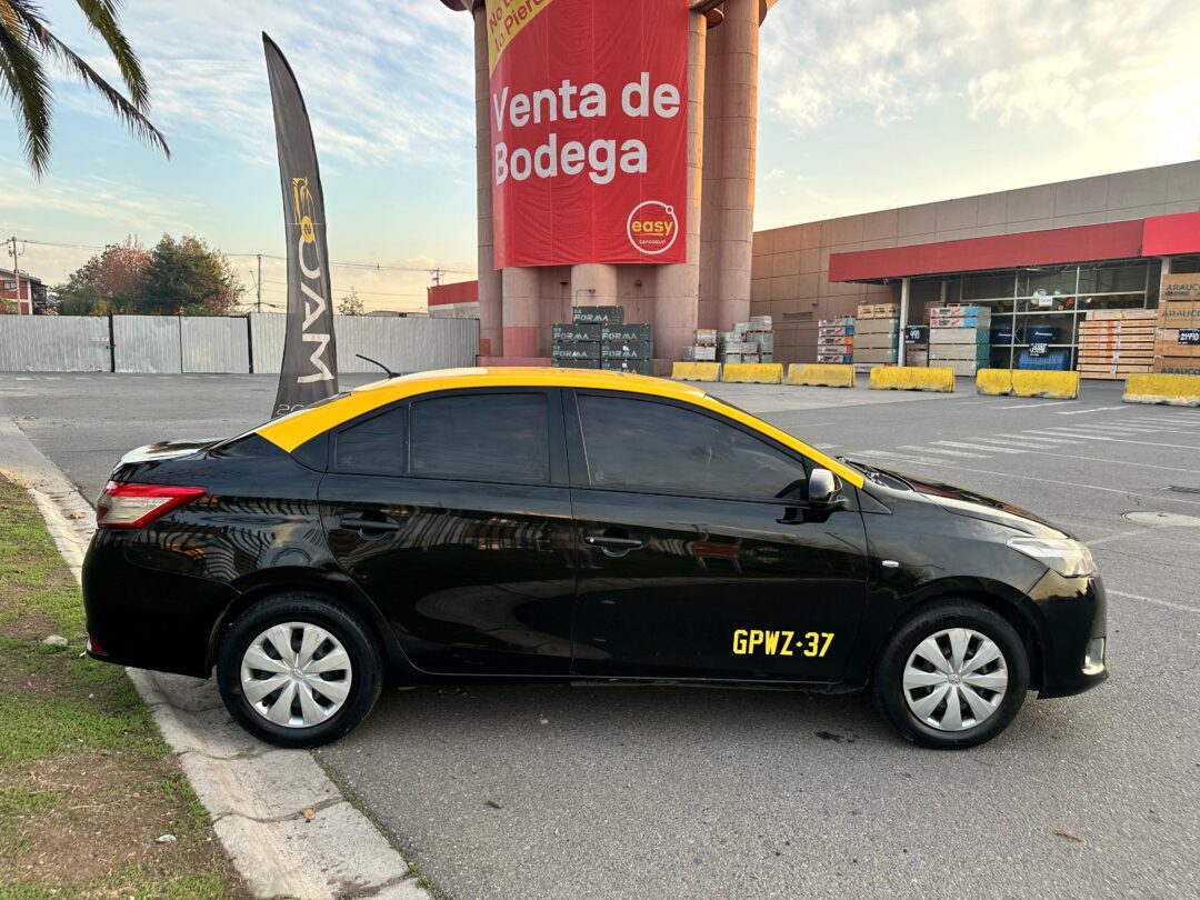 Toyota Yaris 2017 Taxi AUTOMATICO - Imagen 3