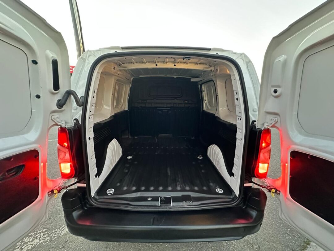 Opel Combo 2023 1.6L NUEVA - Imagen 15